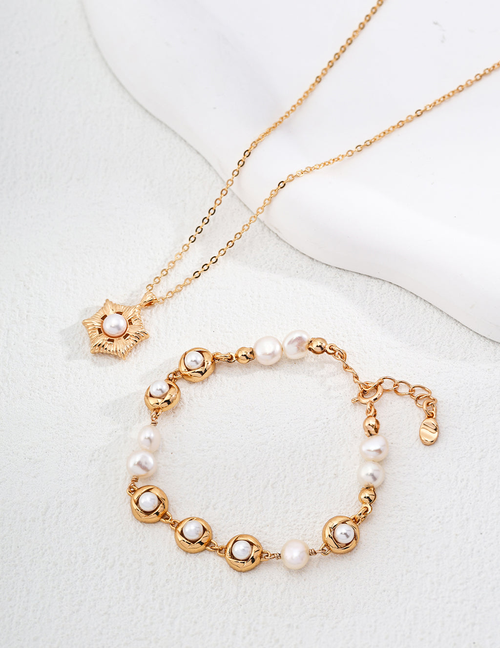925 Sterling Silver Floral Natural Pearl Necklace - Silver