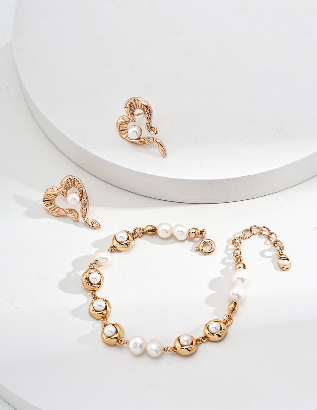 925 Sterling Silver Heart Natural Pearl Earrings - Silver