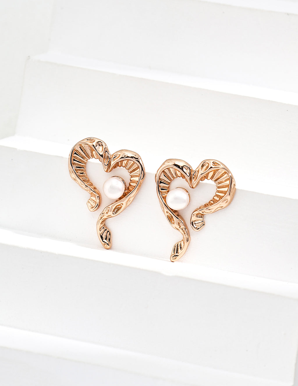 925 Sterling Silver Heart Natural Pearl Earrings - Silver