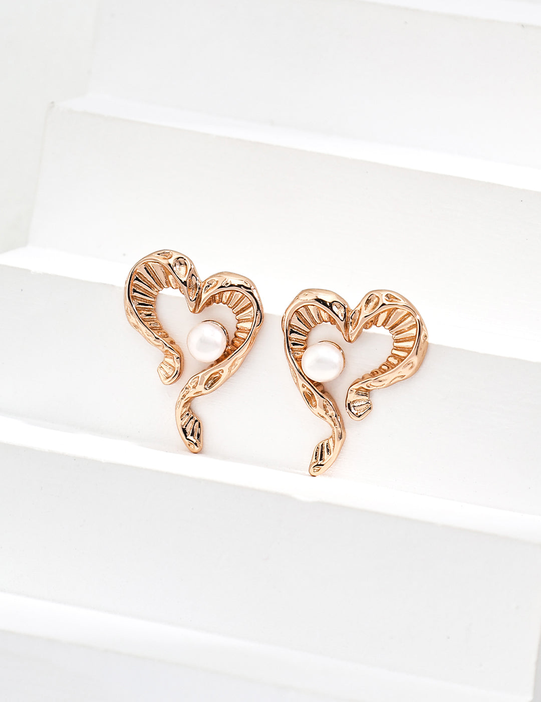 925 Sterling Silver Heart Natural Pearl Earrings - Silver