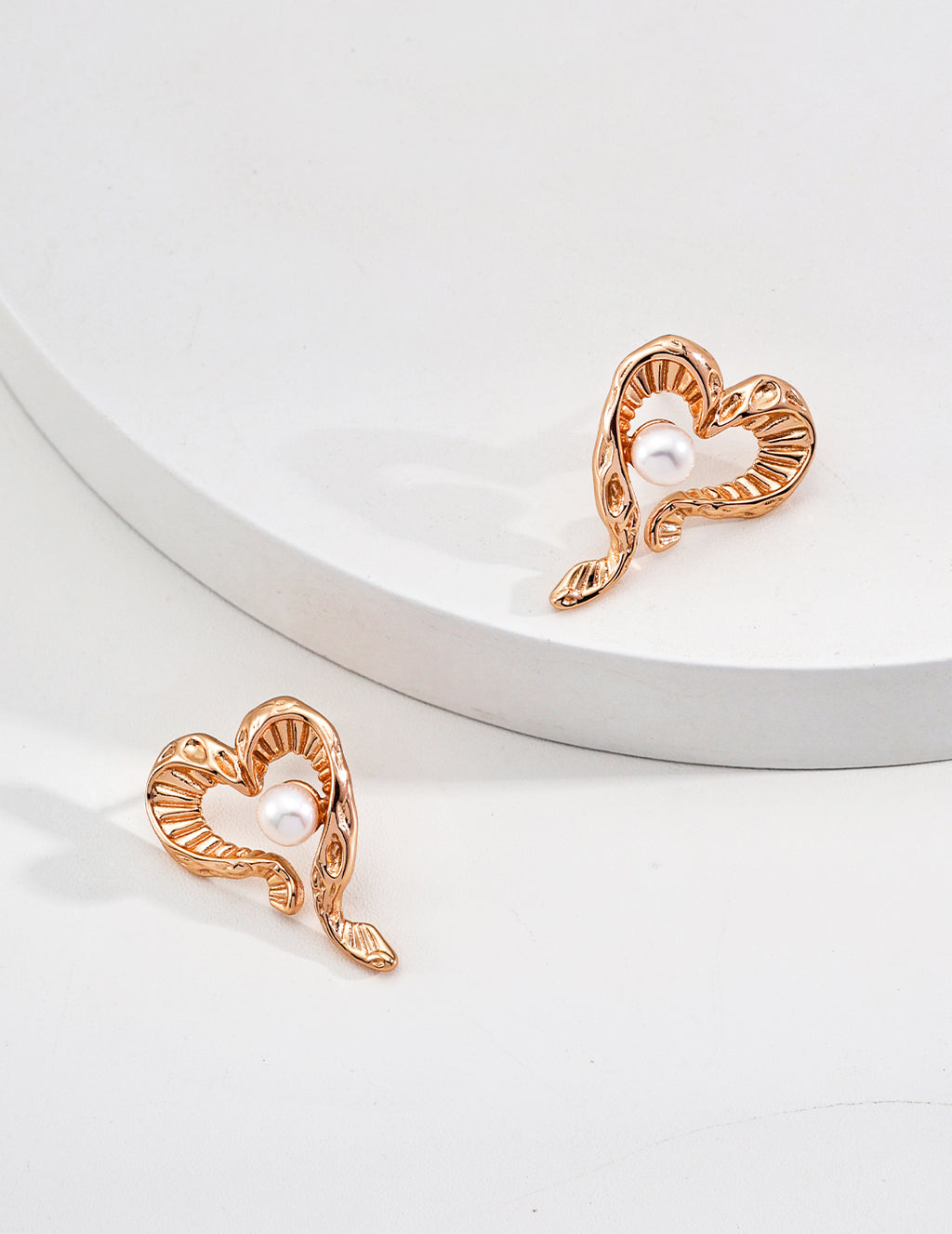 925 Sterling Silver Heart Natural Pearl Earrings - Silver