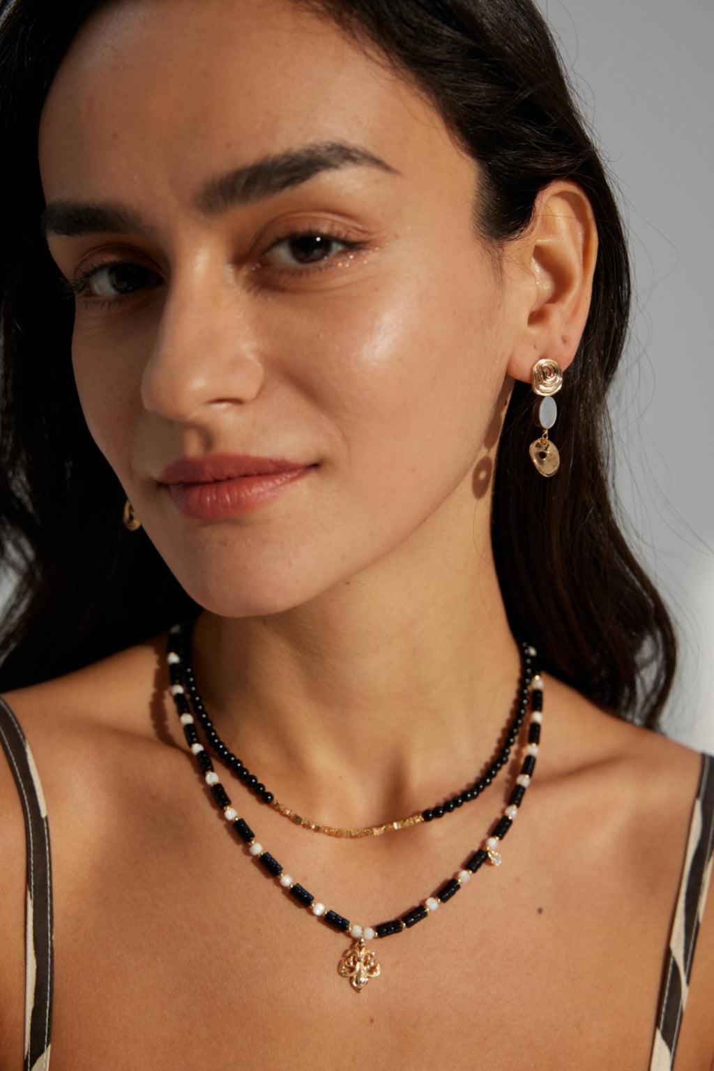925 Sterling Silver Vintage Black Agate, Shell and Cubic Zirconia Necklace - Silver