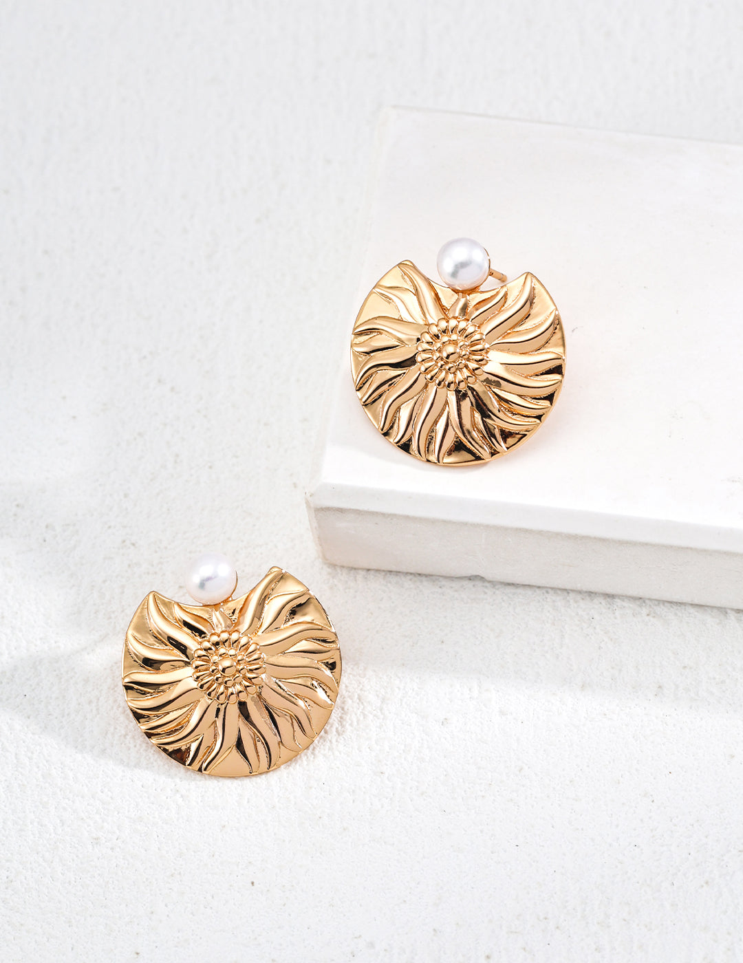 925 Sterling Silver Floral Natural Pearl Earrings - Vintage Gold
