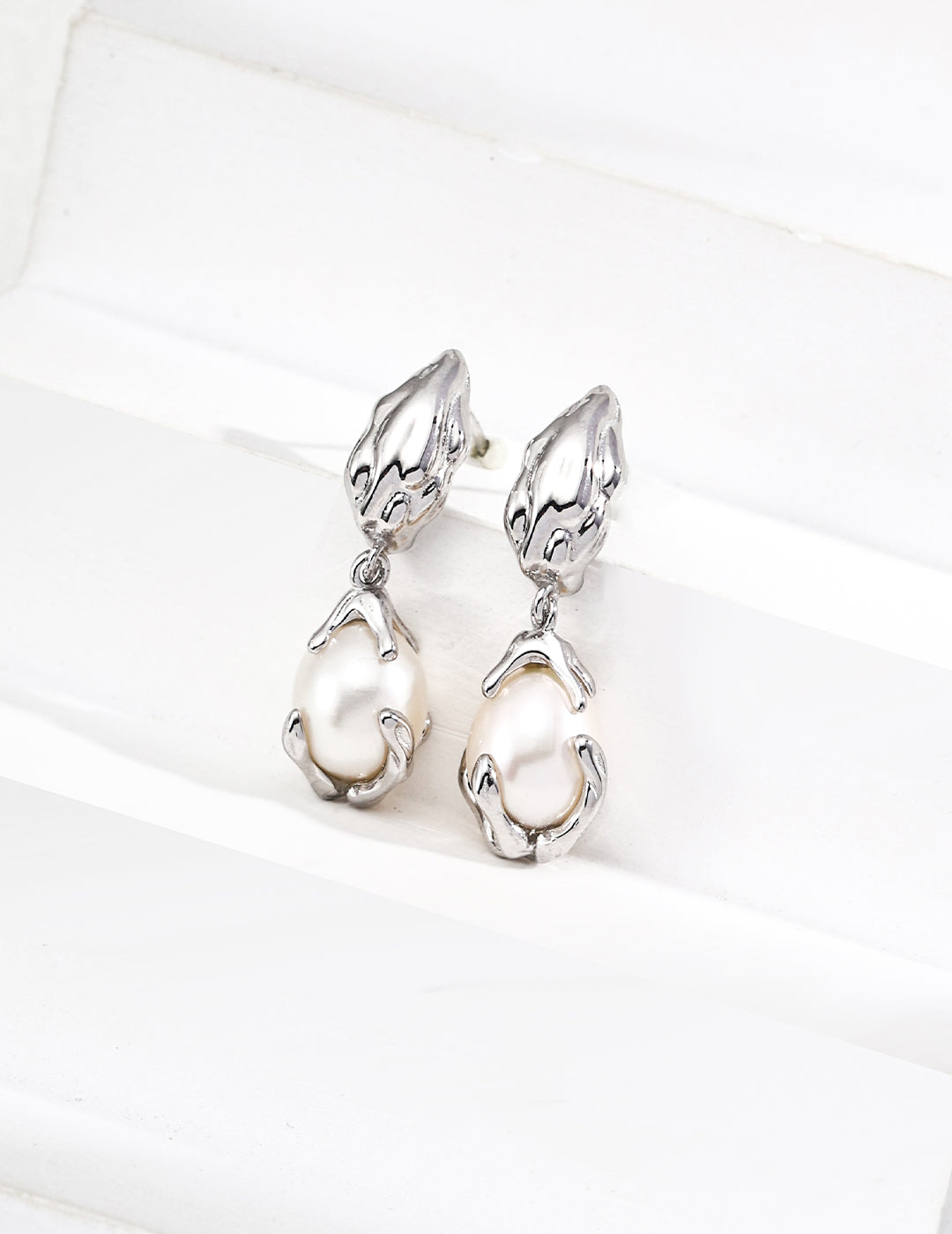 925 Sterling Silver Fluid Natural Pearl Earrings - Silver
