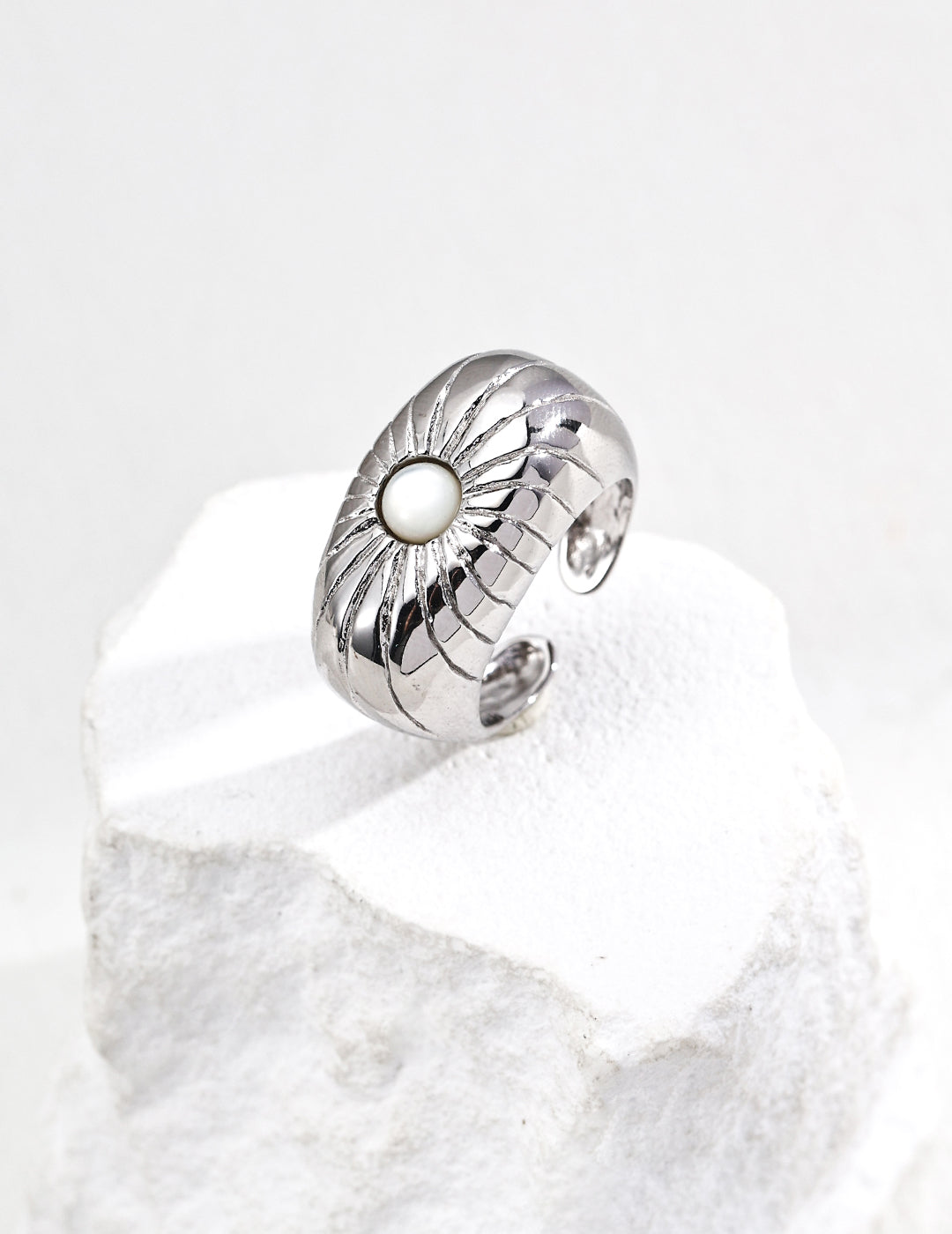 925 Sterling Silver Vintage Lapis Lazuli and Mother of Pearl Ring - Silver