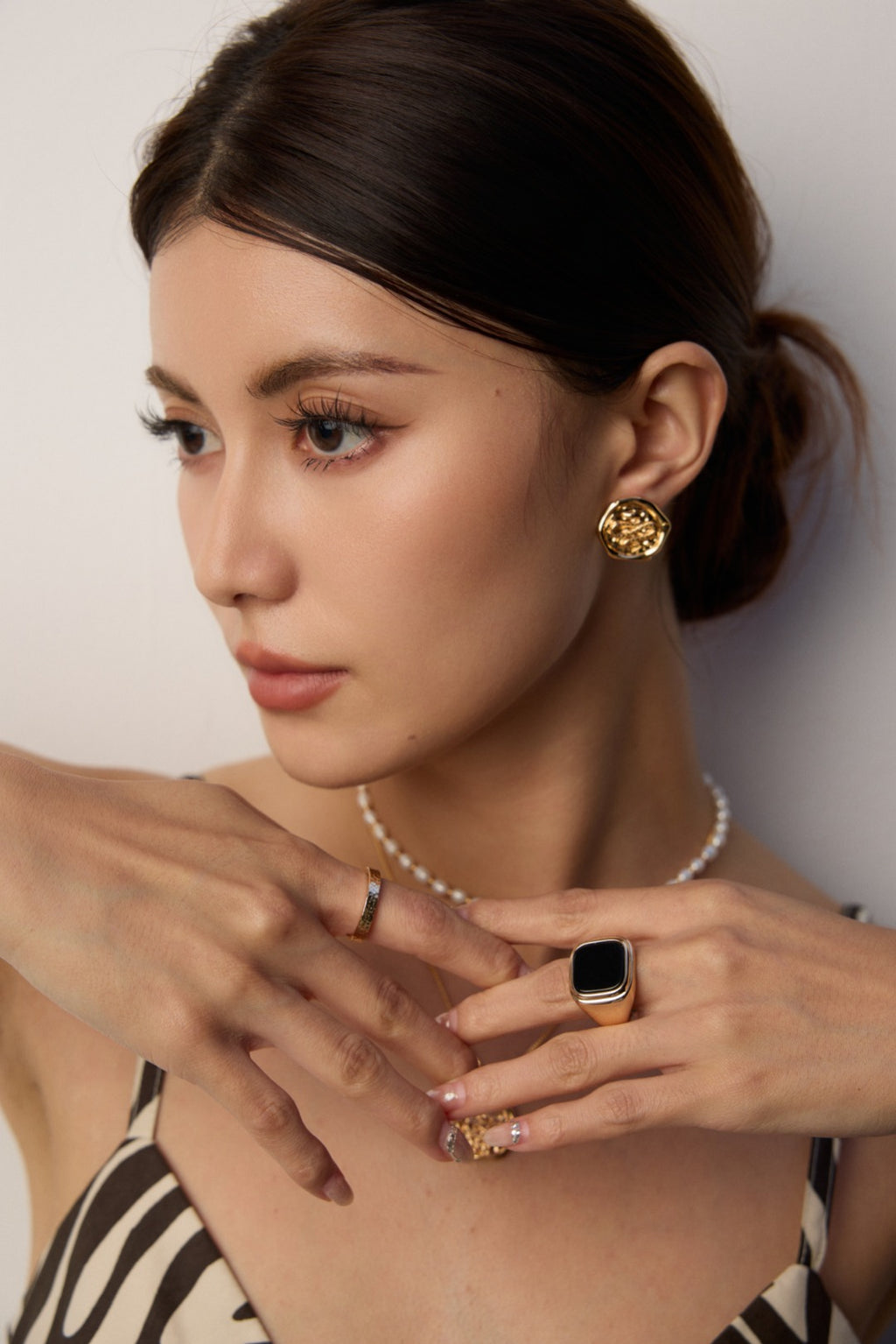 925 Sterling Silver Serpent Coin Stud Earrings detail