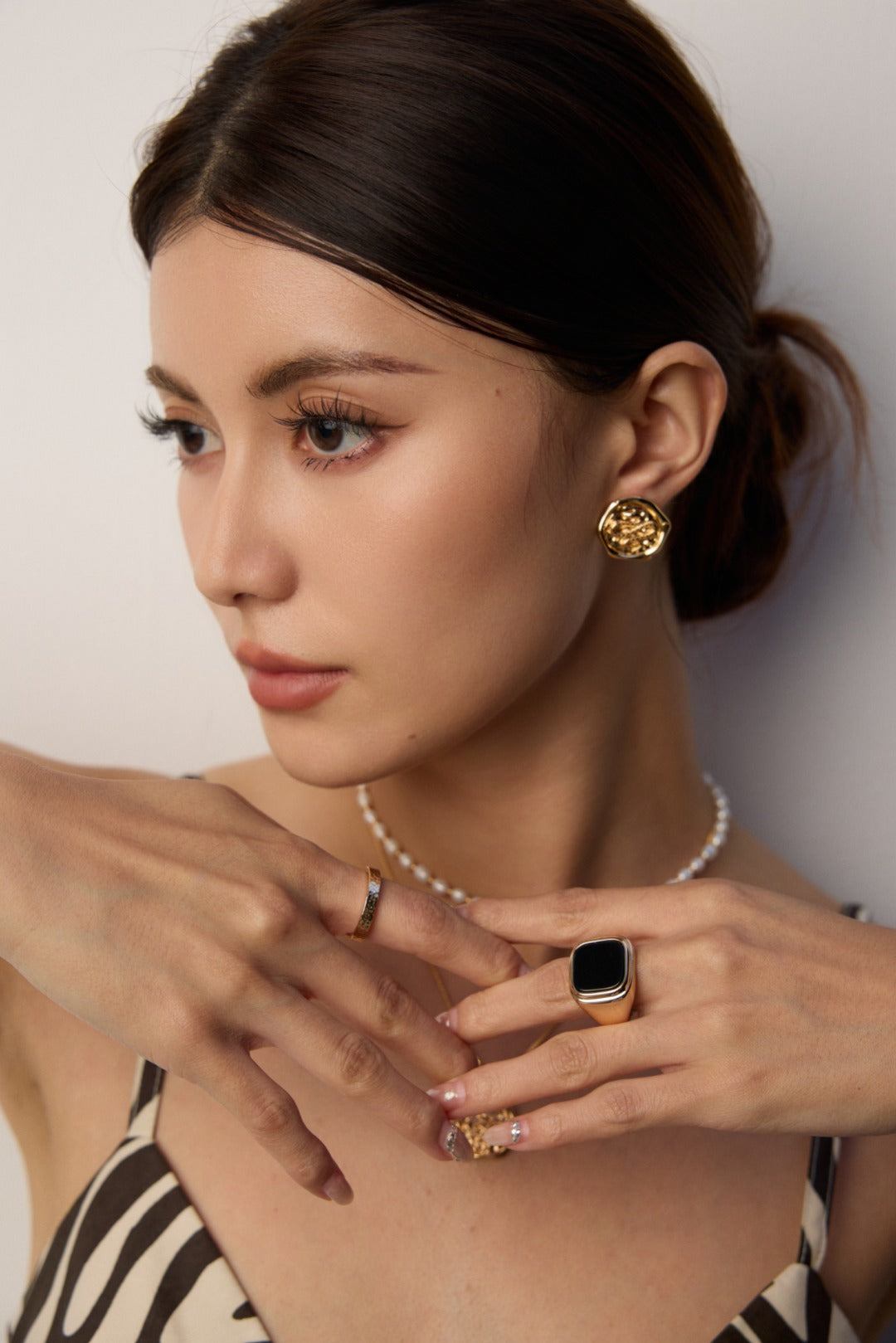 925 Sterling Silver Serpent Coin Stud Earrings detail