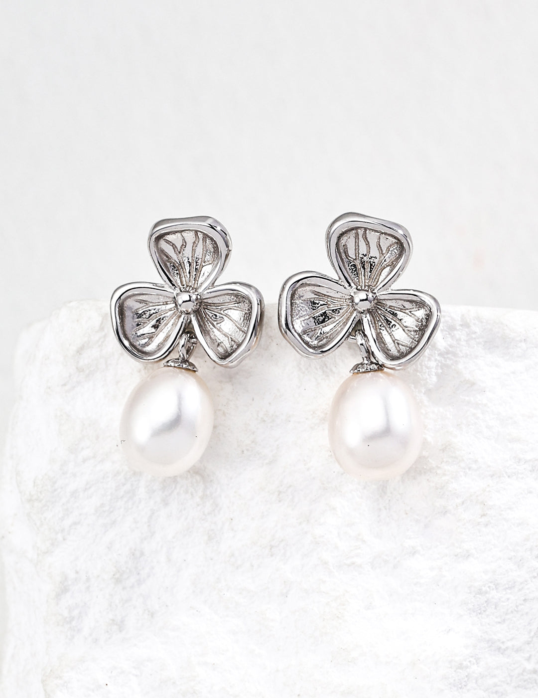 925 Sterling Silver Leaf Natural Pearl Earrings - Silver