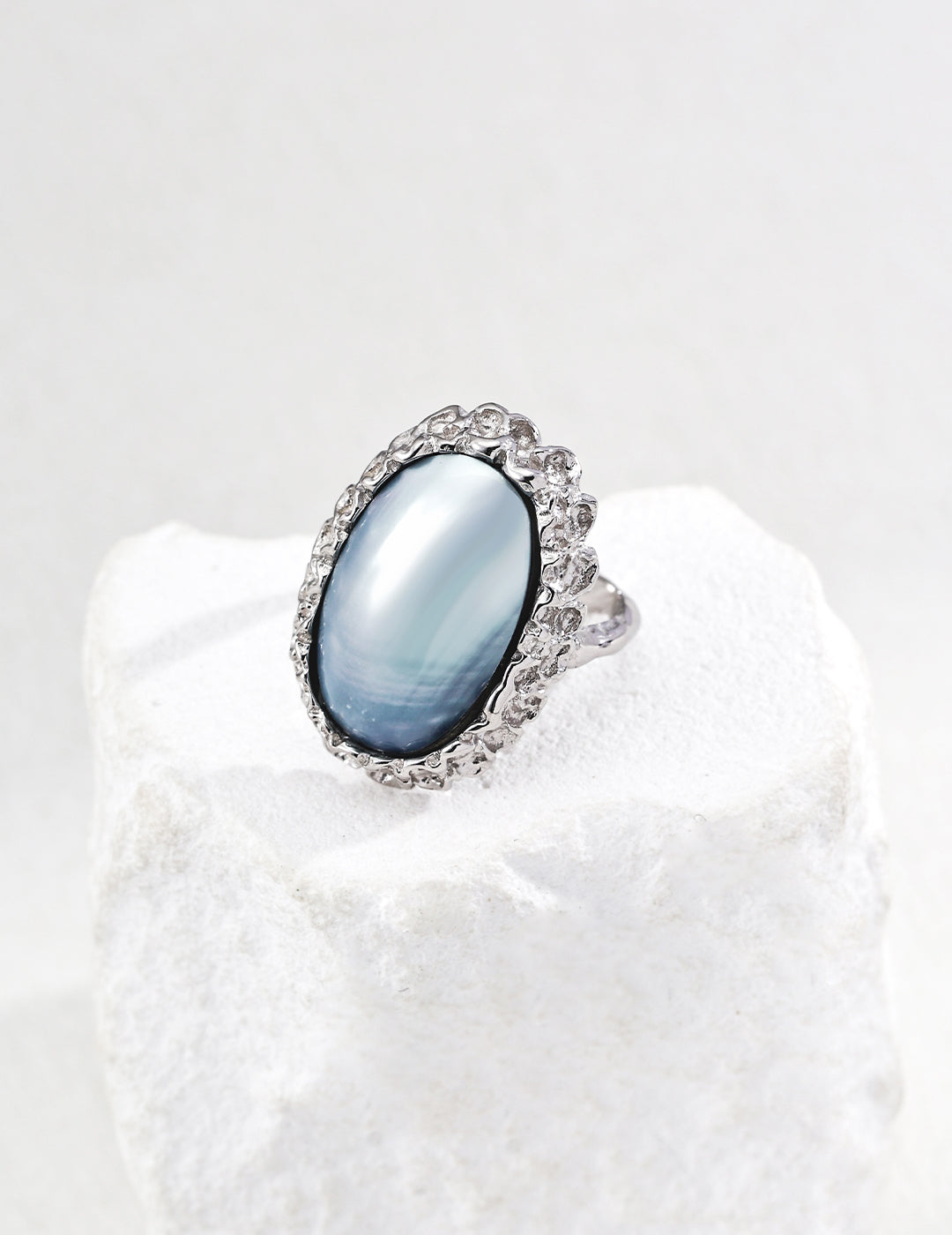 925 Sterling Silver Vintage Mabe Pearl Ring, side view