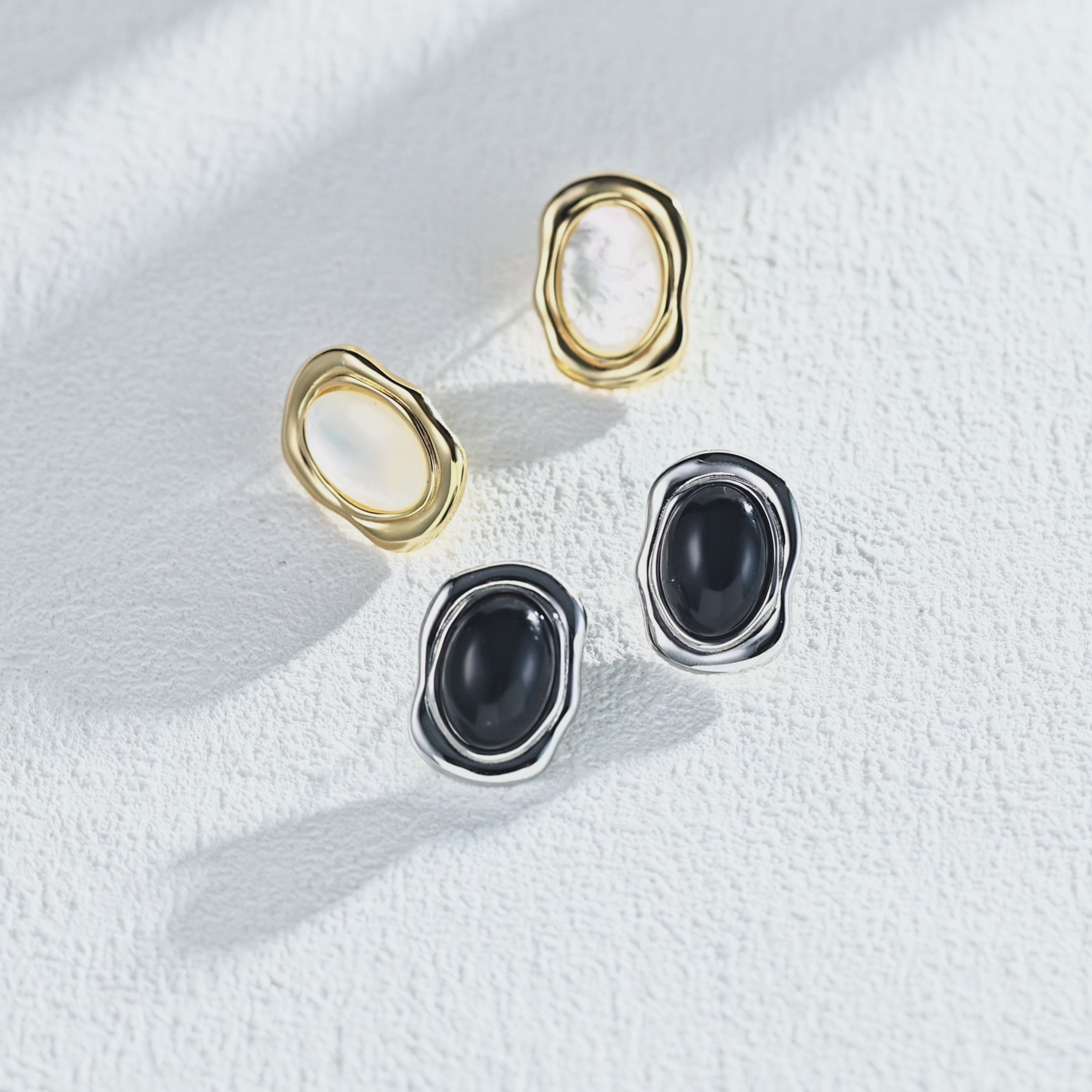 925 Sterling Silver Black Agate and Mother of Pearl Earrings product video E01243_影片_1