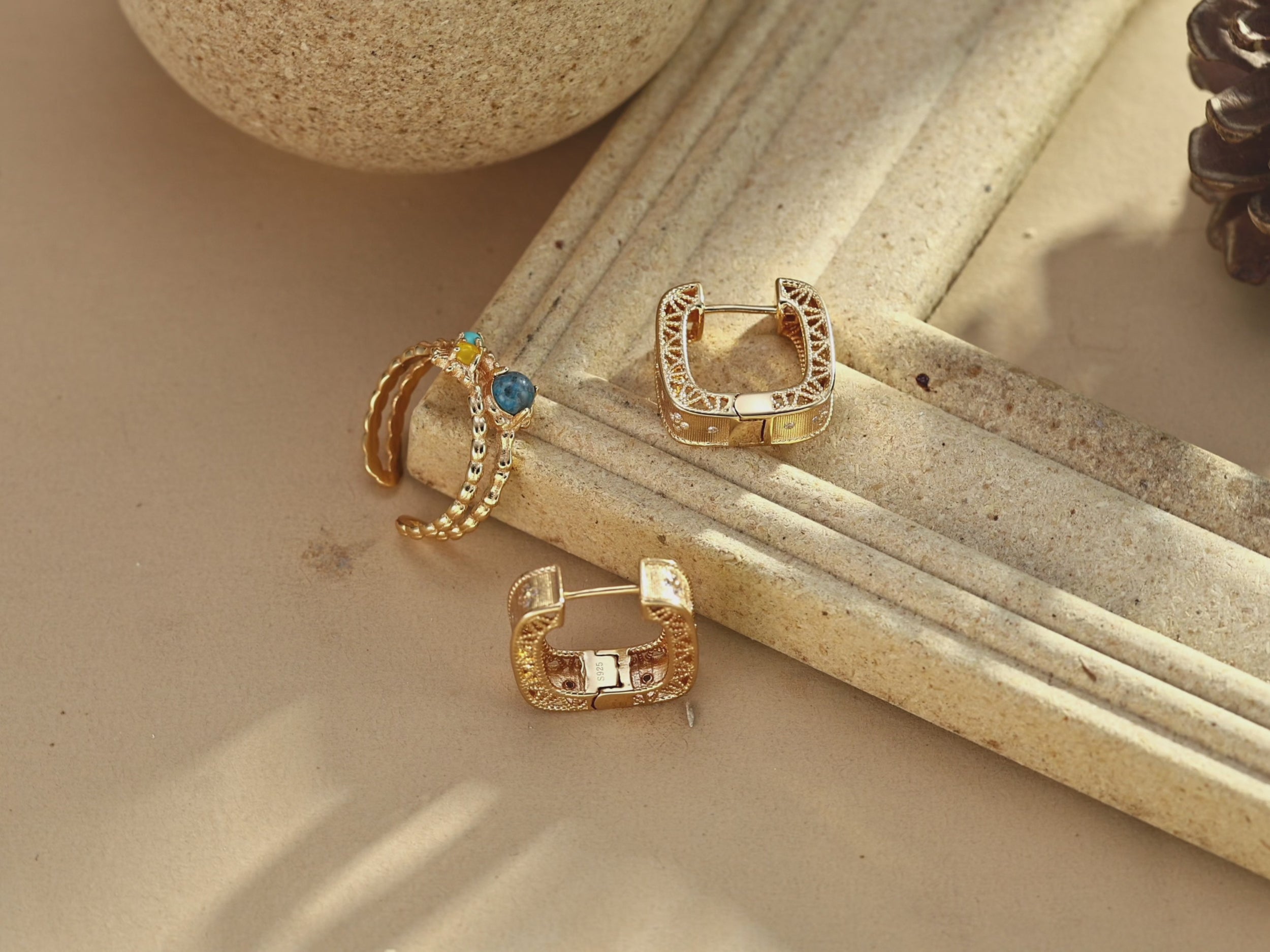 925 Sterling Silver Vintage Cubic Zirconia Earrings product video E01181-2_影片_1