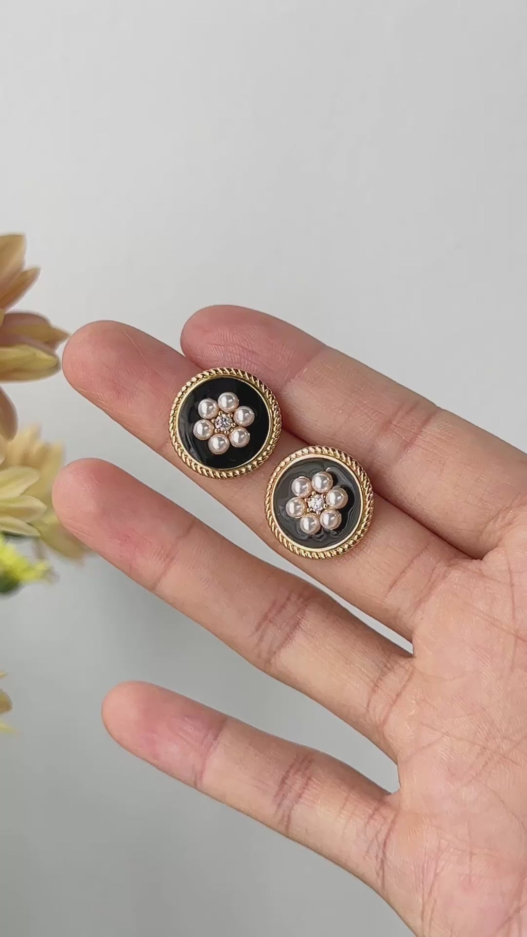 925 Sterling Silver Faux Pearl, Drip Glaze and Cubic Zirconia Earrings product video E01175-2_影片_1