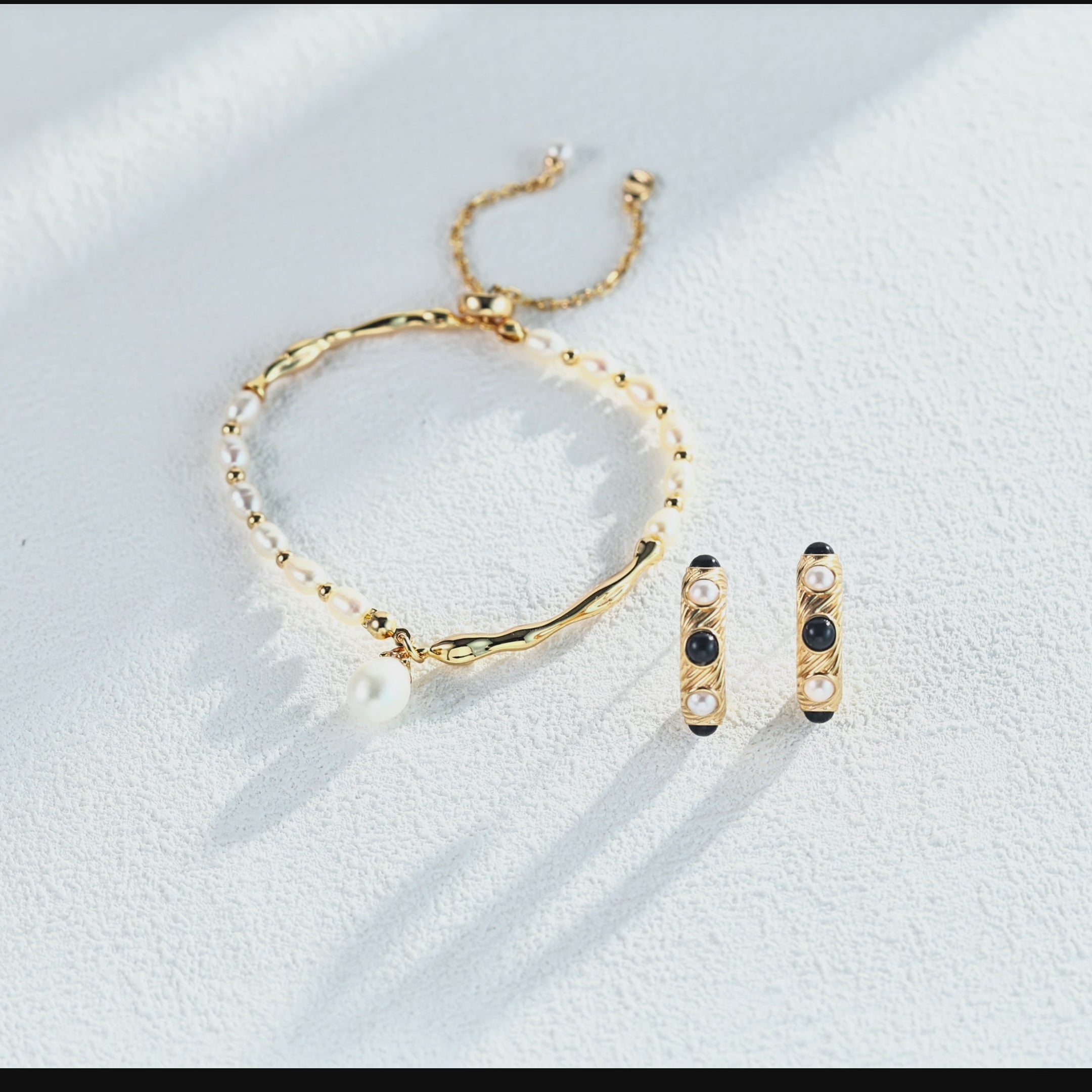 925 Sterling Silver Vintage Freshwater Pearl and Black Agate Earrings product video E01270_影片_1