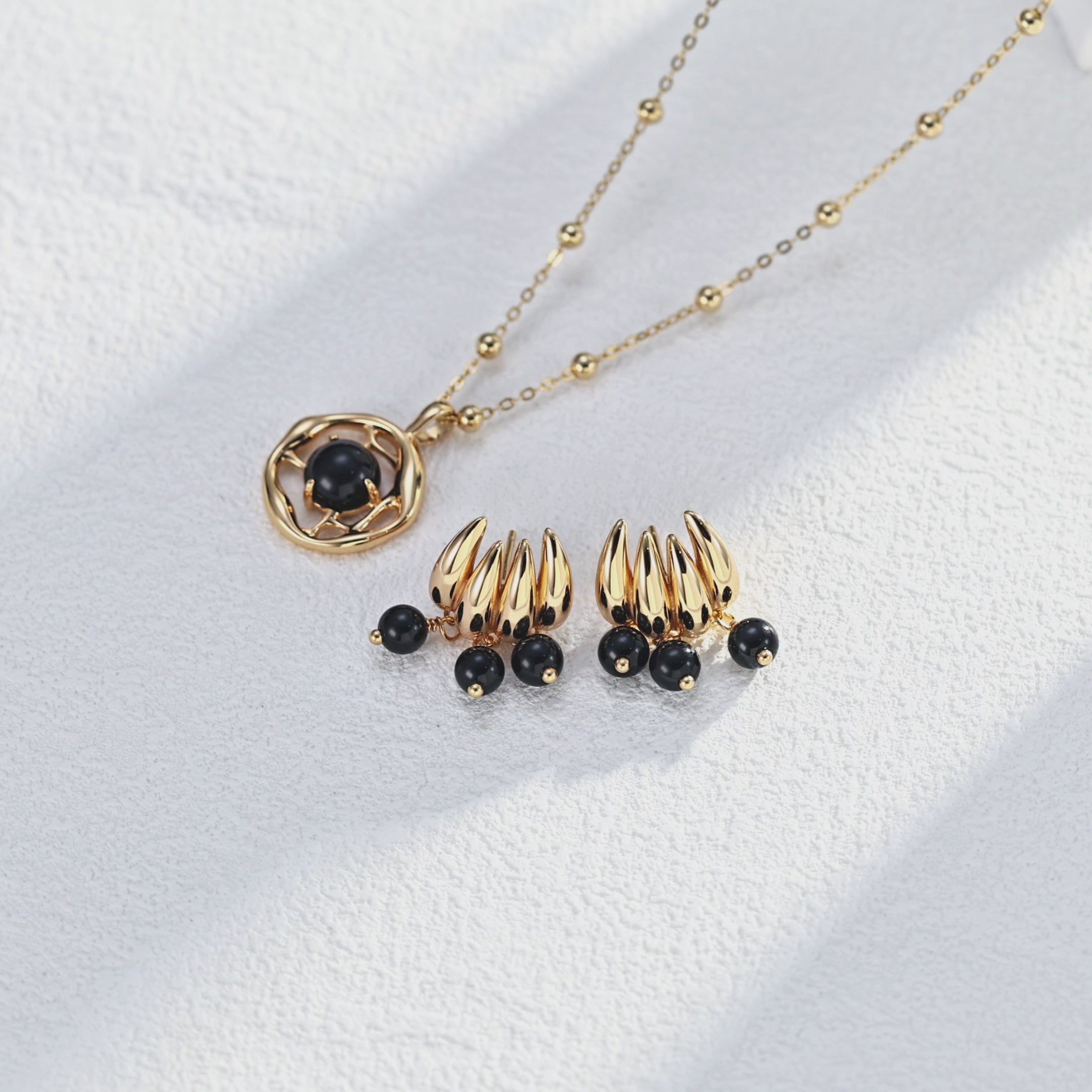 925 Sterling Silver Black Agate Earrings product video E01153_影片_1