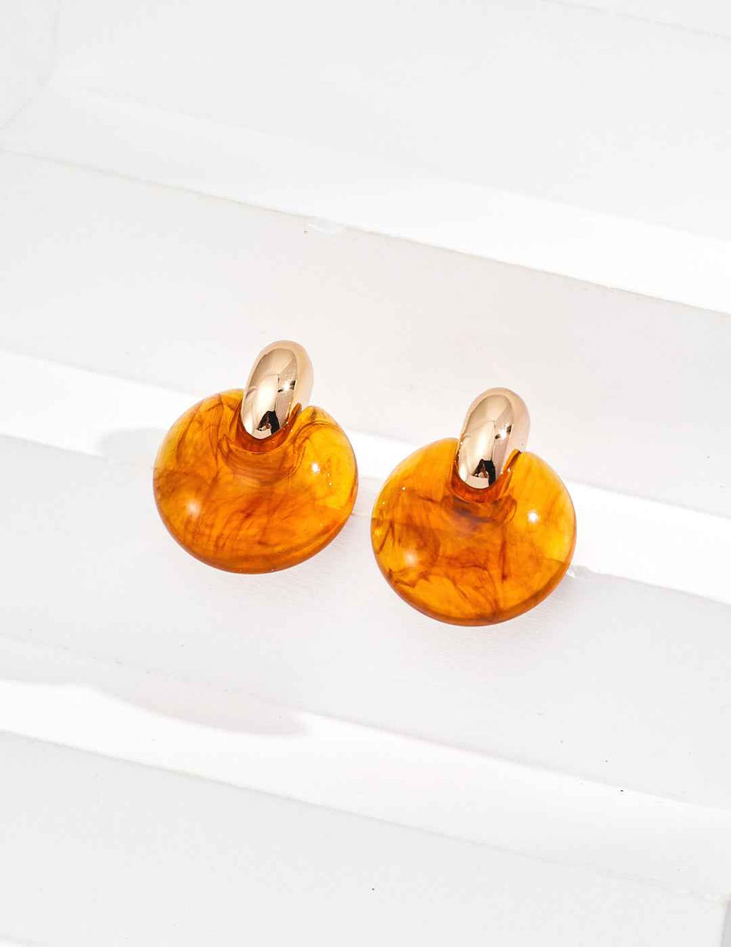 925 sterling silver hoop earrings with warm translucent amber-inspired resin, vintage gold-tone finish, approx. 2 cm